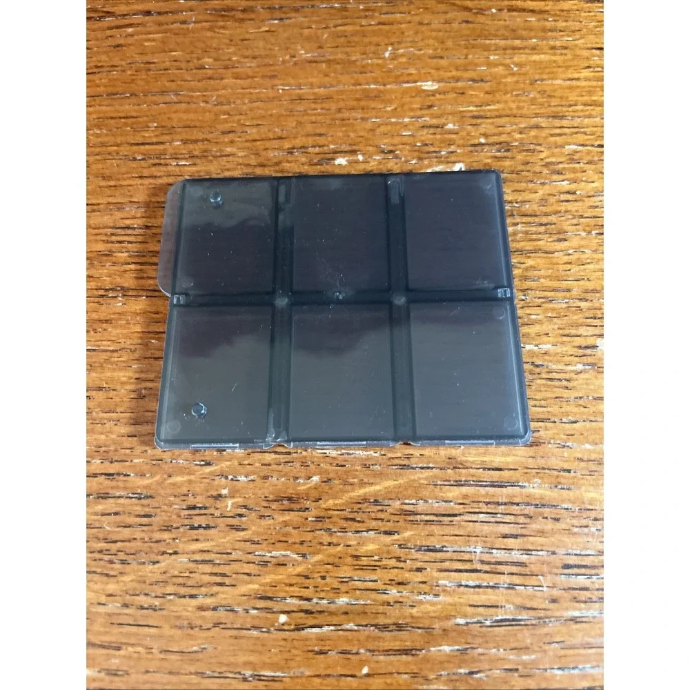 SD SDHC SDXC Memory Card Foldable Hard Plastic Case - Holds 6 Memory Cards